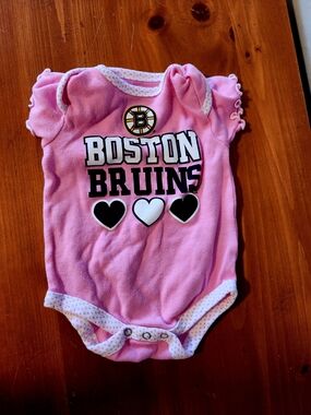 Boston Bruins 3-6 Month Pink Heart Logo One-Piece